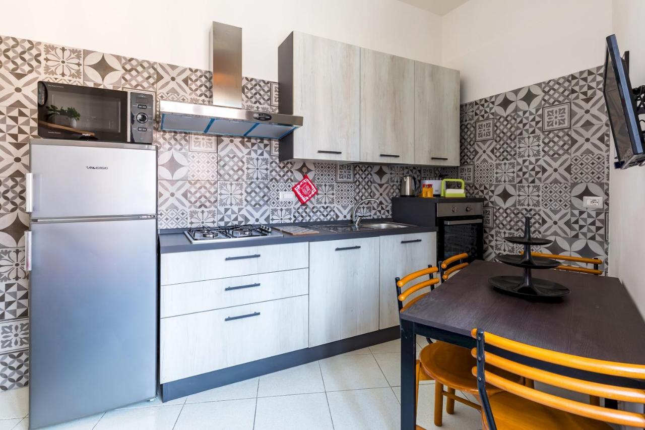 Rione Emanuele III - 4 Bedroom Apartment Неаполь Экстерьер фото